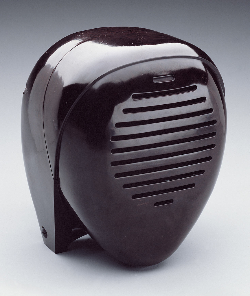 Radio Nurse Intercom Speaker, designed by Isamu Noguchi for Zenith Radio Corporation, 1937–38.  Molded Bakelite, metal. Collected by the Cooper-Hewitt Museum.