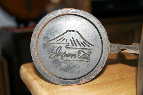 A fortune cookie mold