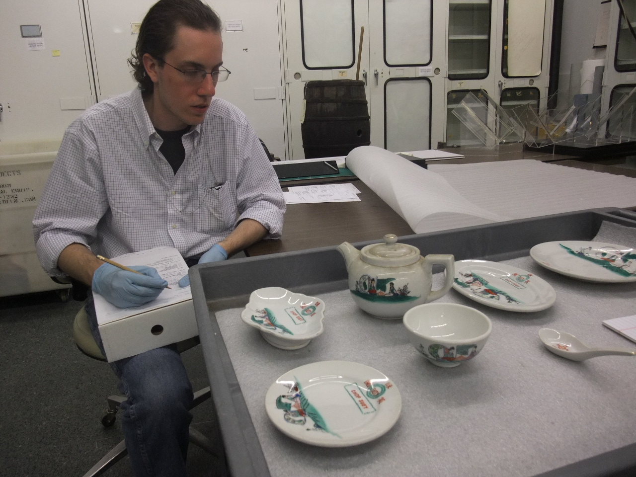 APA Program Intern Thomas Russo helps Noriko Sanefuji catalog ceramic wares for a new Chop Suey collection.